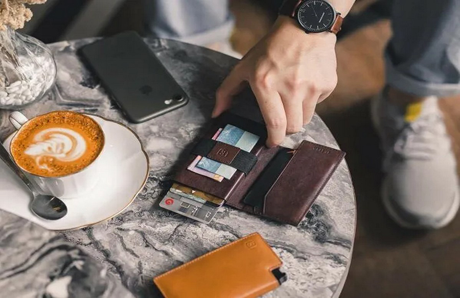 10 Best Pop Up Wallets for Men: Effective and Slim Styles in 2024